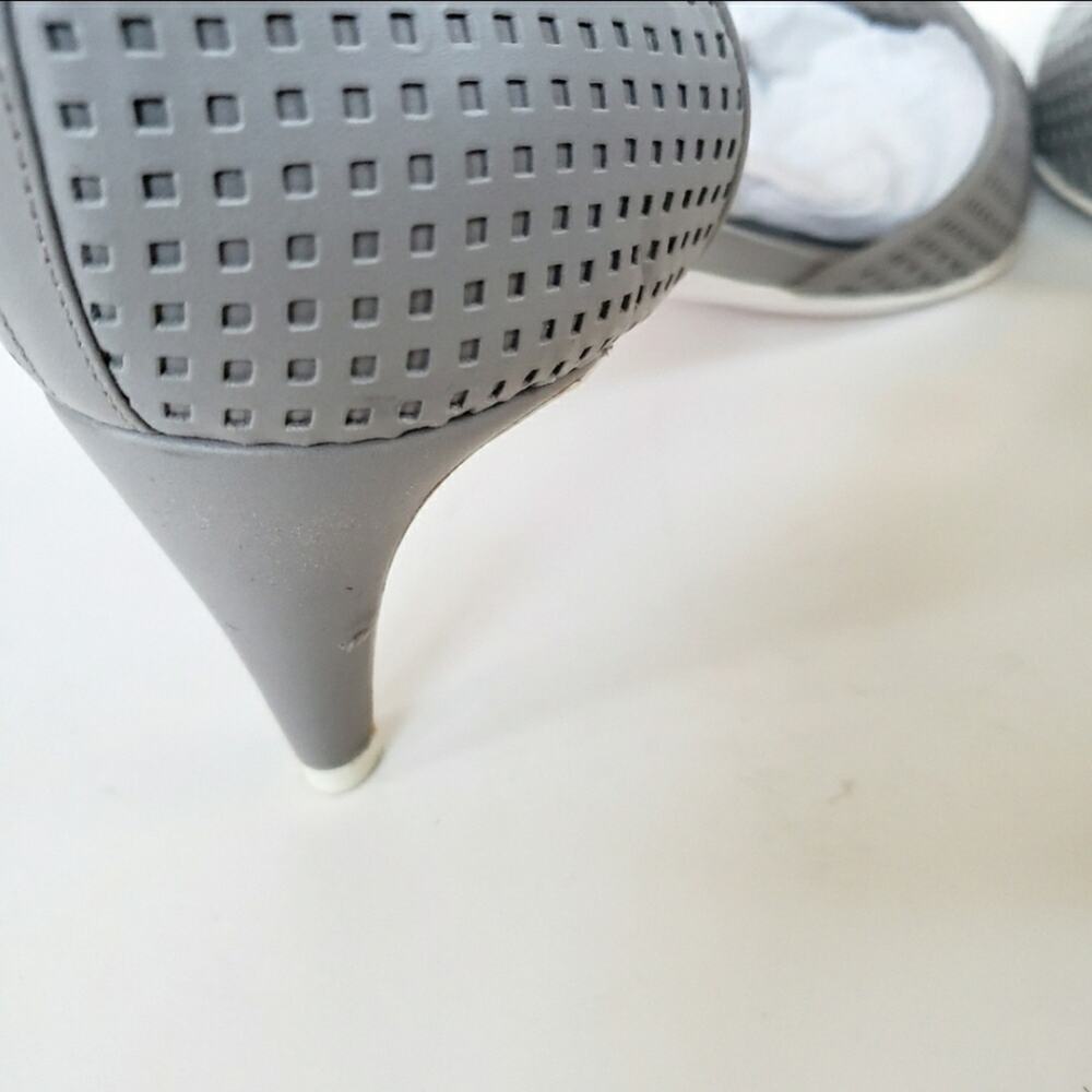 Vince Aurelian Gray Leather D'orsay Heels 10 - Picture 8 of 11